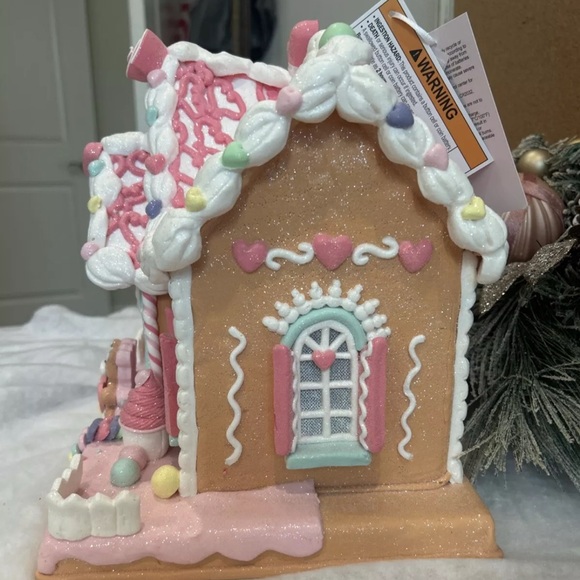 Love & Cupcakes Light Up Valentine's Gingerbread Style House Pink Pastel Decor - Picture 6 of 10